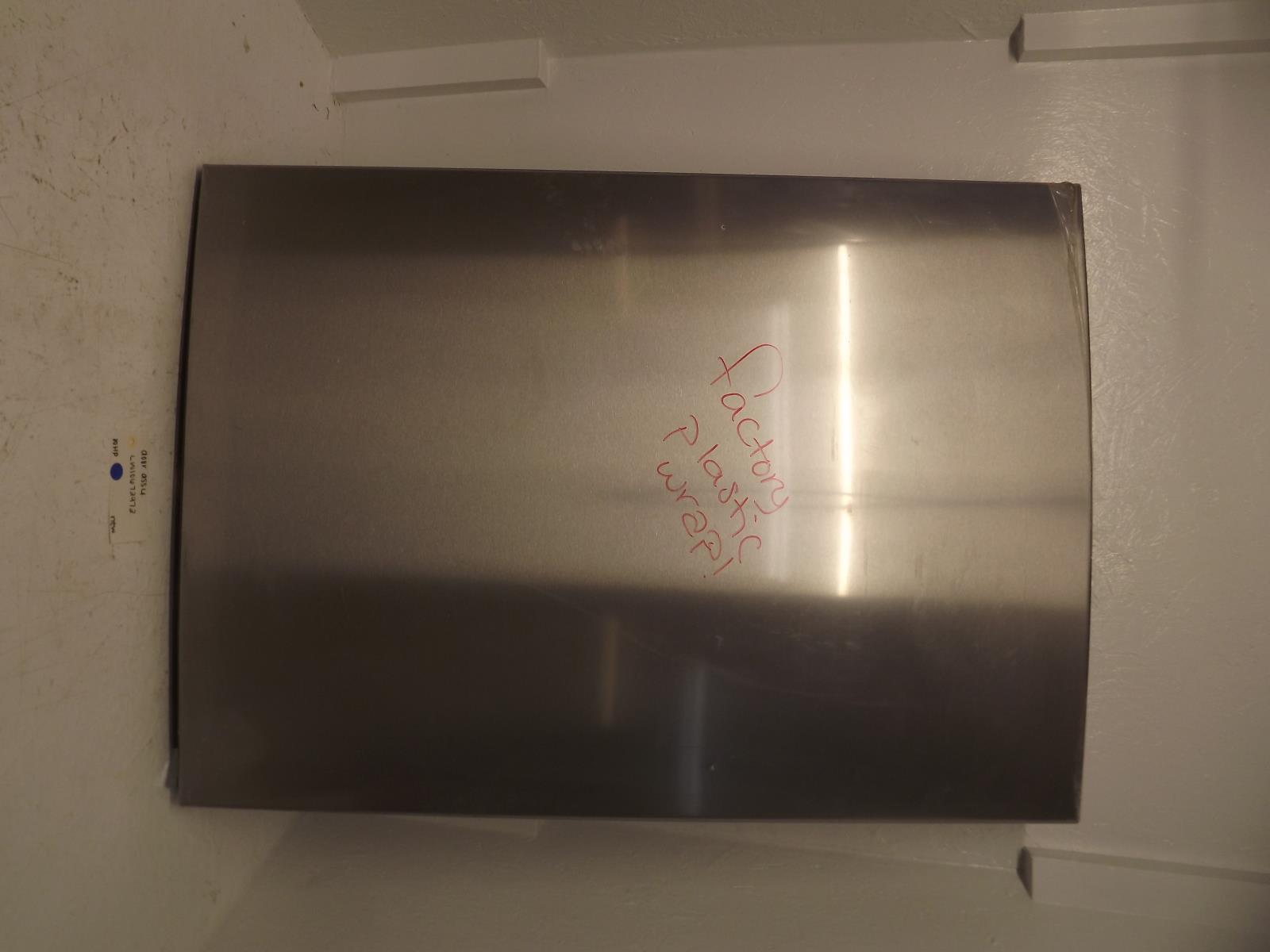 Whirlpool Refrigerator LW10672972 Door Assembly New *SEE NOTE* Whirlpool Refrigerator LW10672972 Door Assembly New *SEE NOTE*